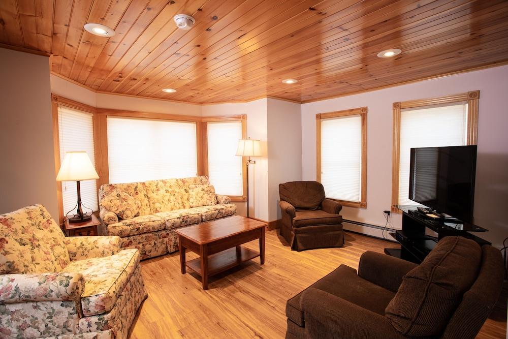 Blue Hill Lodge photo 13