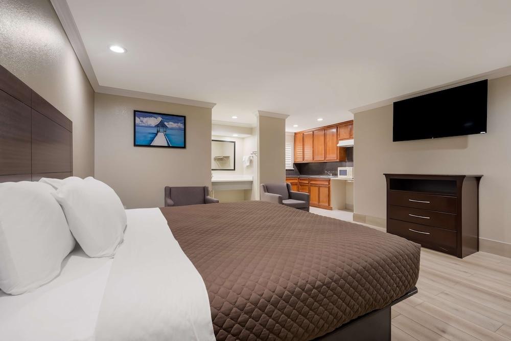 Americas Best Value Inn Houston Heights at I-45 photo 24