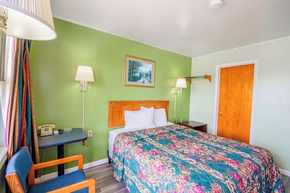 OYO Travelier Motel photo 91