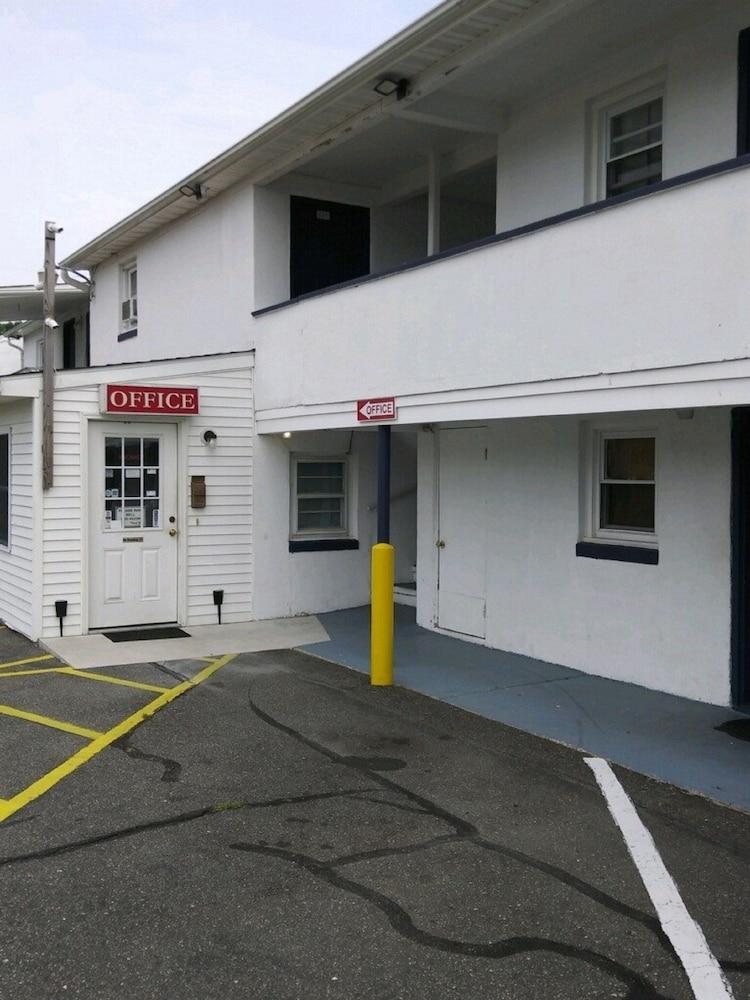 Budget Inn Motel Suites photo 11
