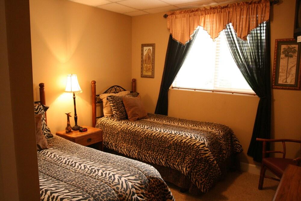 Monroe Street Suites photo 32