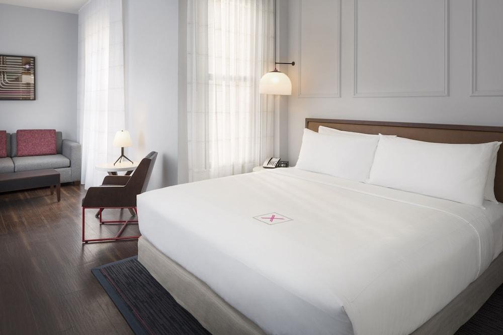 Axiom Hotel photo 5