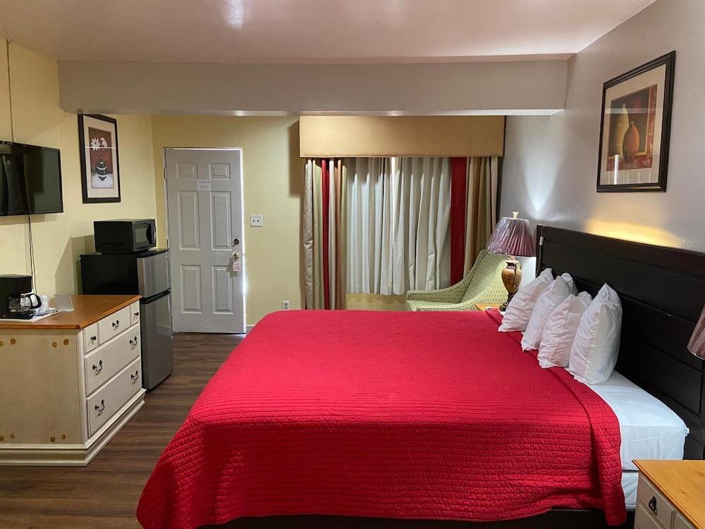 Delux Inn Clearwater photo 7