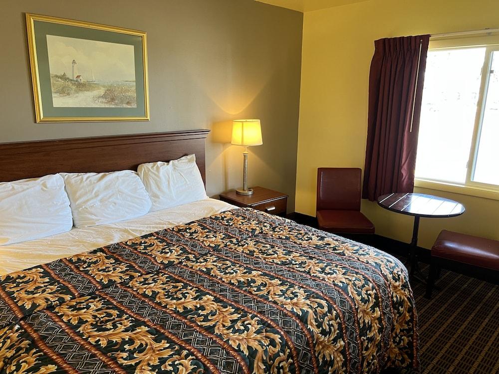 Crows Nest Inn Tawas photo 23