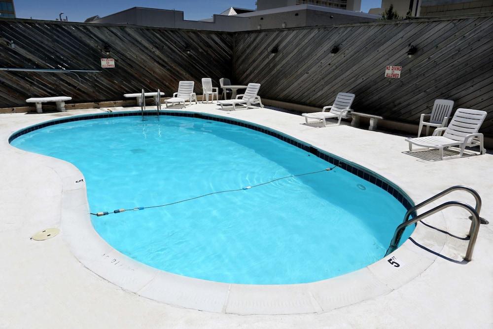 Blue Marlin Inn & Suites photo 11