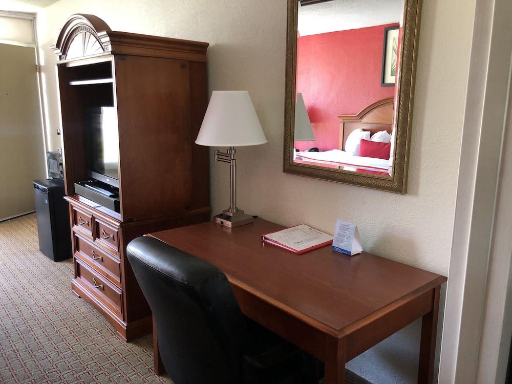 Ramada by Wyndham New Iberia photo 43