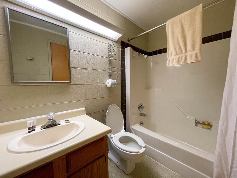 Hillside Lodge photo 7