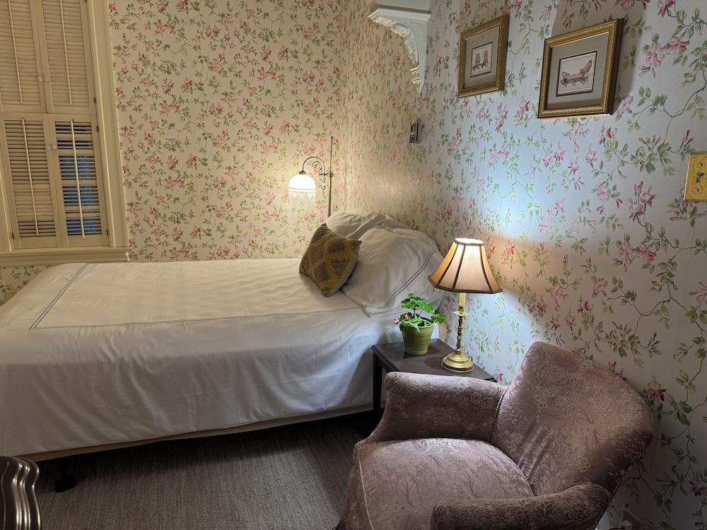 Nob Hill Inn photo 10