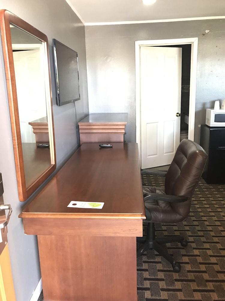 Economy Inn Motel photo 7