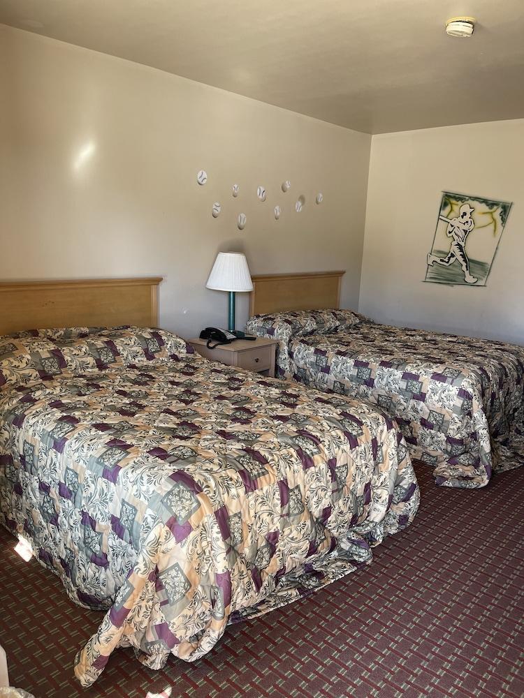 All Star Inn photo 8