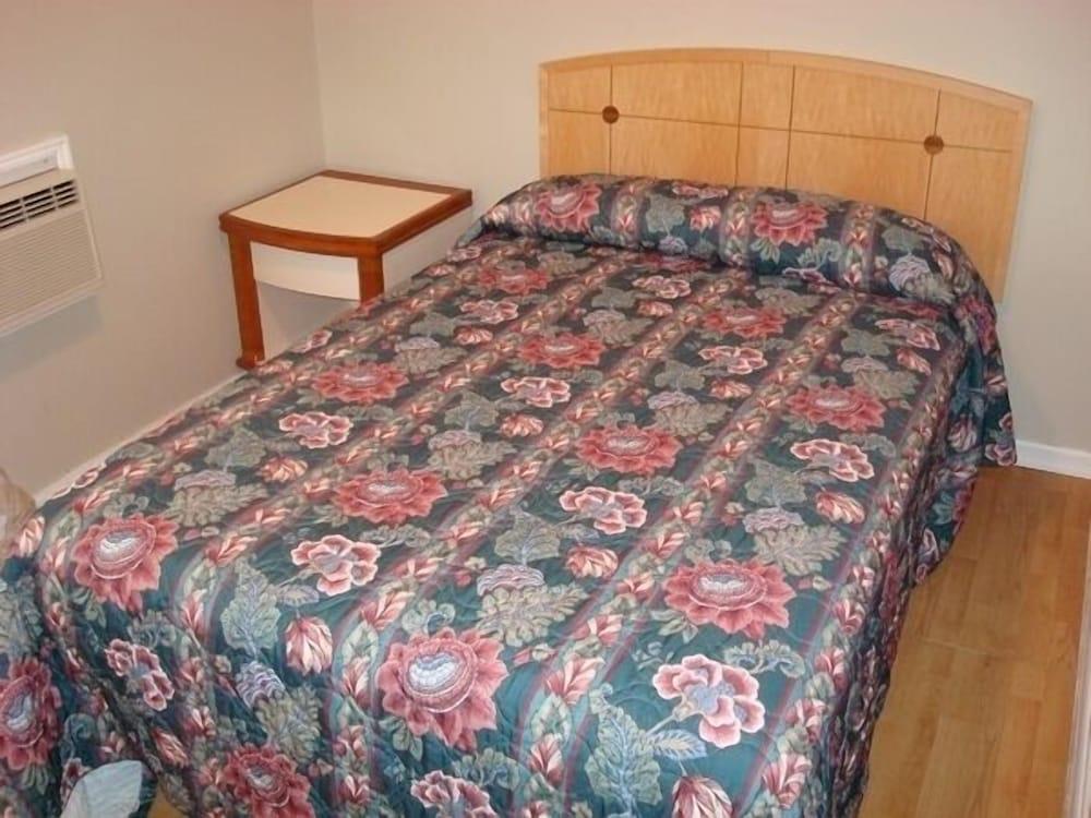 Four Winds Motel photo 9