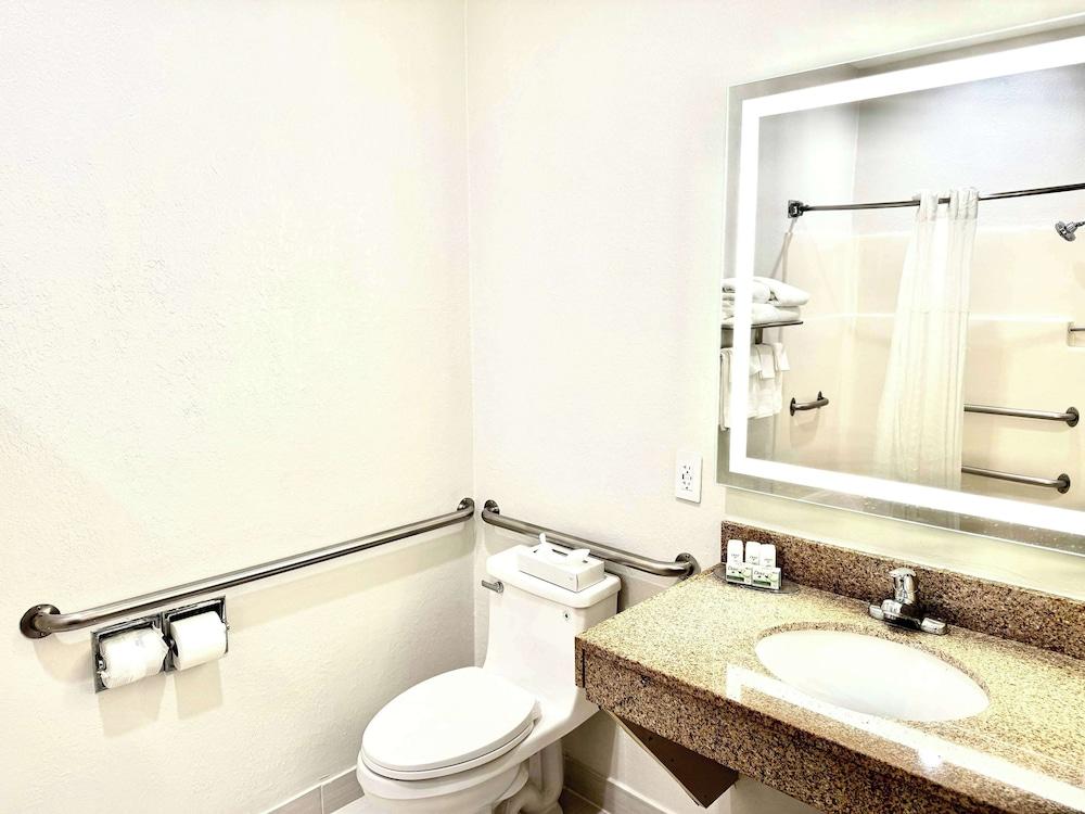 Baymont by Wyndham Richmond I-70 photo 20