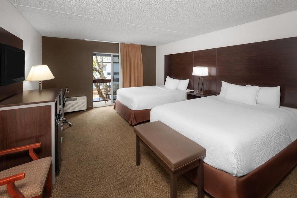 Endeavor Inn & Suites, Trademark Collection by Wyndham photo 24