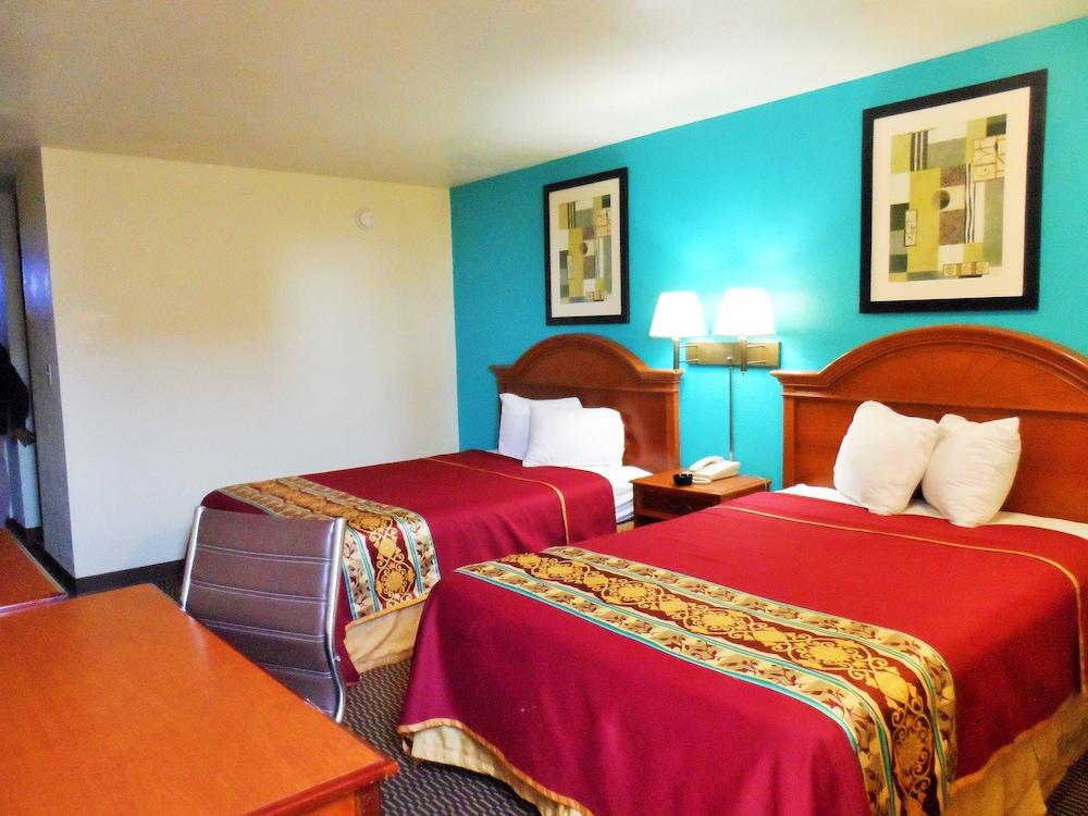 Courtesy Inn photo 6