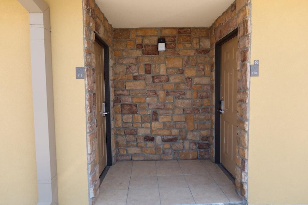 West Worth Inn and Suites photo 40