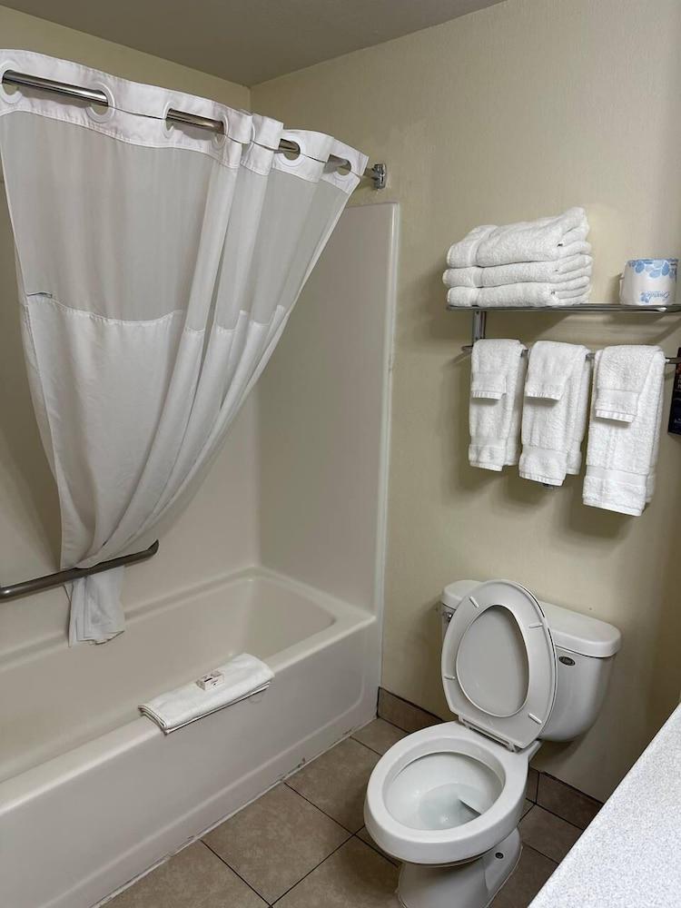 Baymont by Wyndham Lawrenceburg photo 33