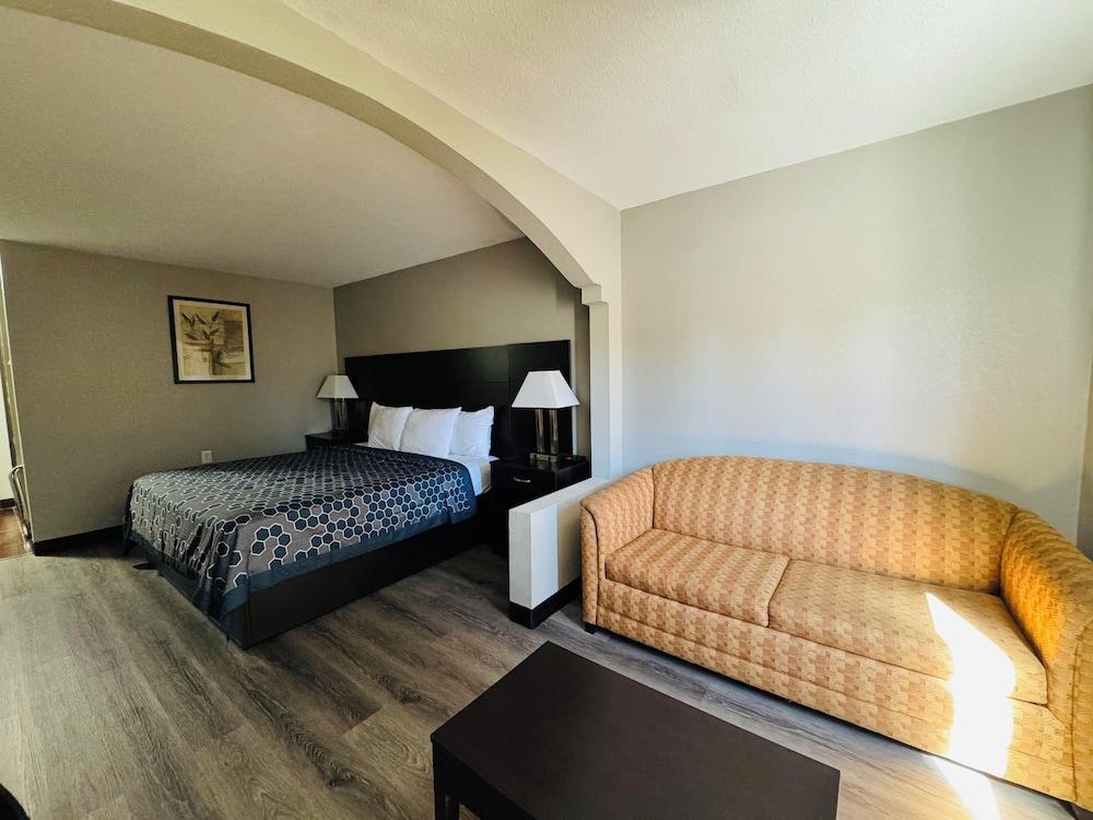 Econo Lodge Inn & Suites Centerville photo 6