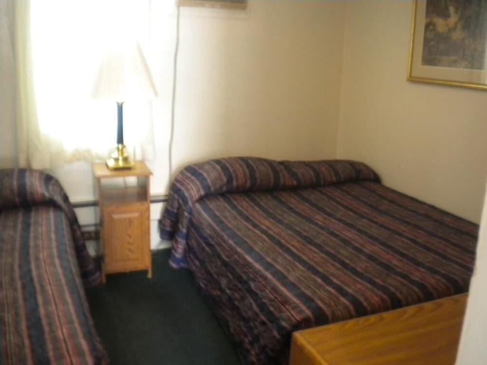 Riverside Motel photo 26