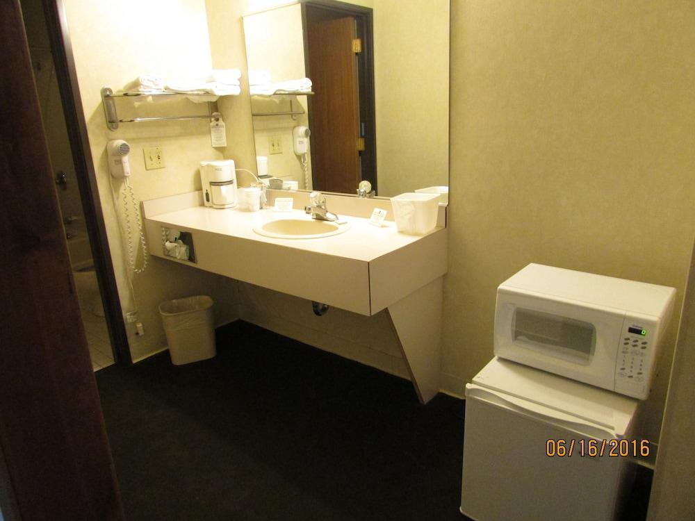 Great Lakes Inn photo 7