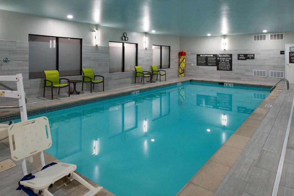 Hampton Inn LaPorte IN photo 16