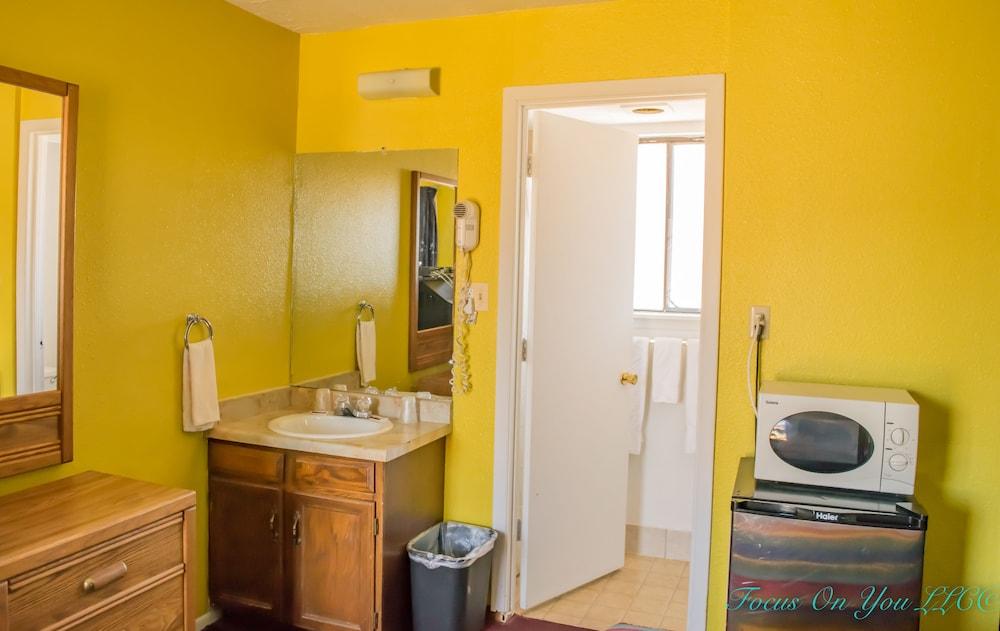 Bloomfield Motel photo 13