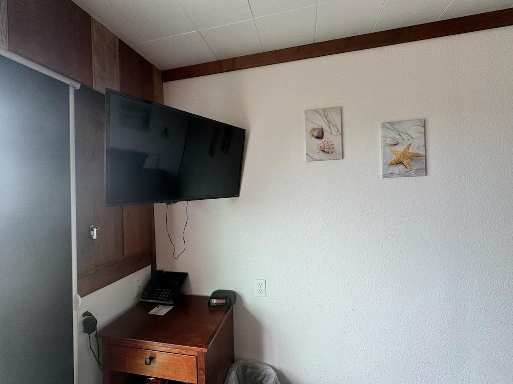 Sunset Oceanfront Lodging photo 16