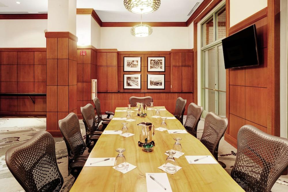 Hilton Garden Inn Chicago North Shore/Evanston photo 50