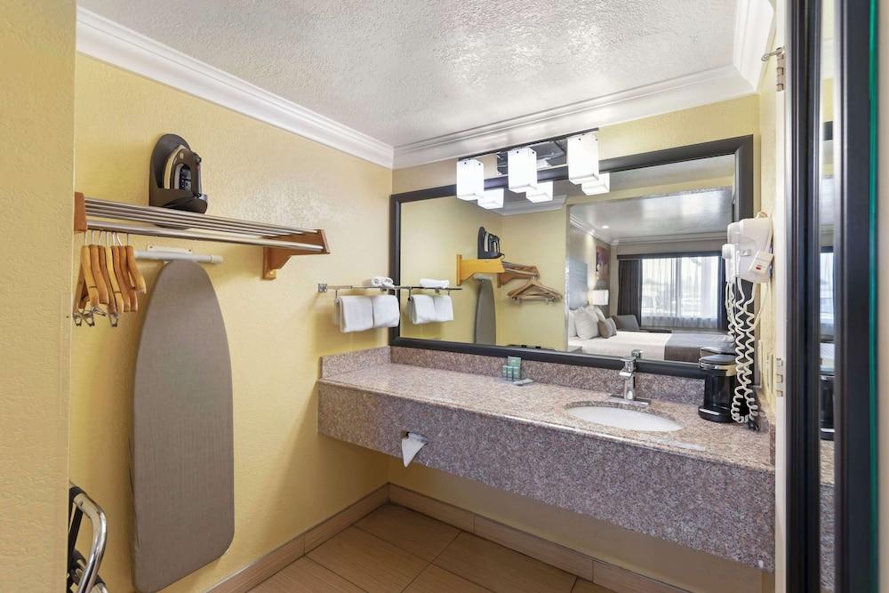 Best Western Hanford Inn photo 26