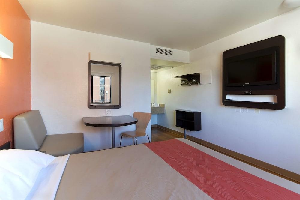 Motel 6 Capitol Heights, MD - Washington photo 9
