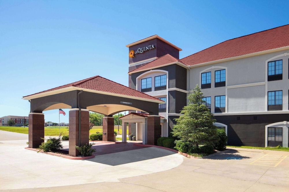 La Quinta Inn & Suites by Wyndham Woodward — hotel in Woodward
