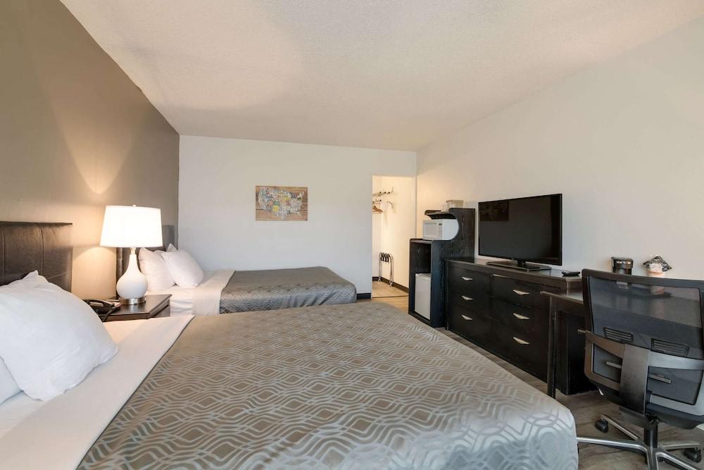 Econo Lodge Auburn I-95 photo 14