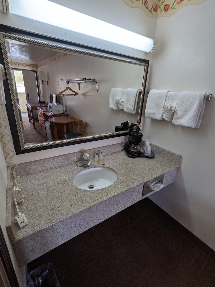 Western Inn photo 13