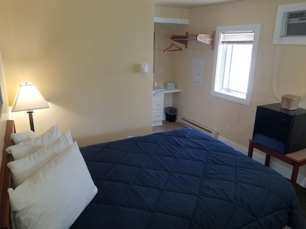 Captain's Quarters Motel photo 15
