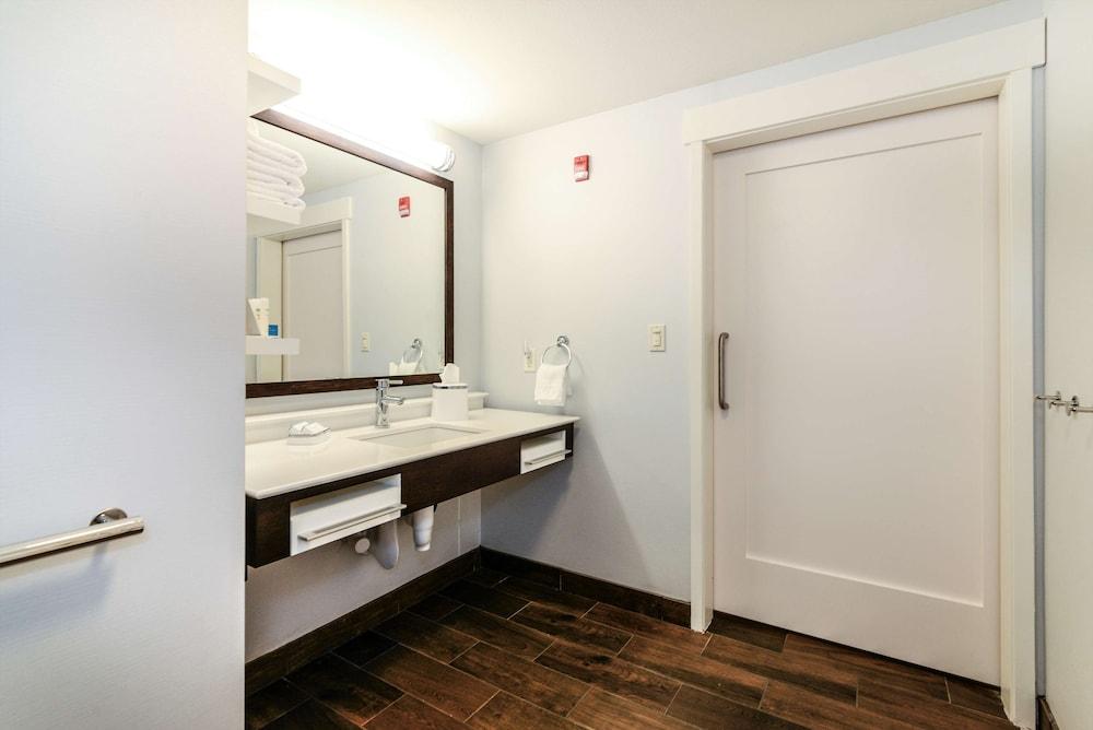 Hampton Inn Brighton photo 40