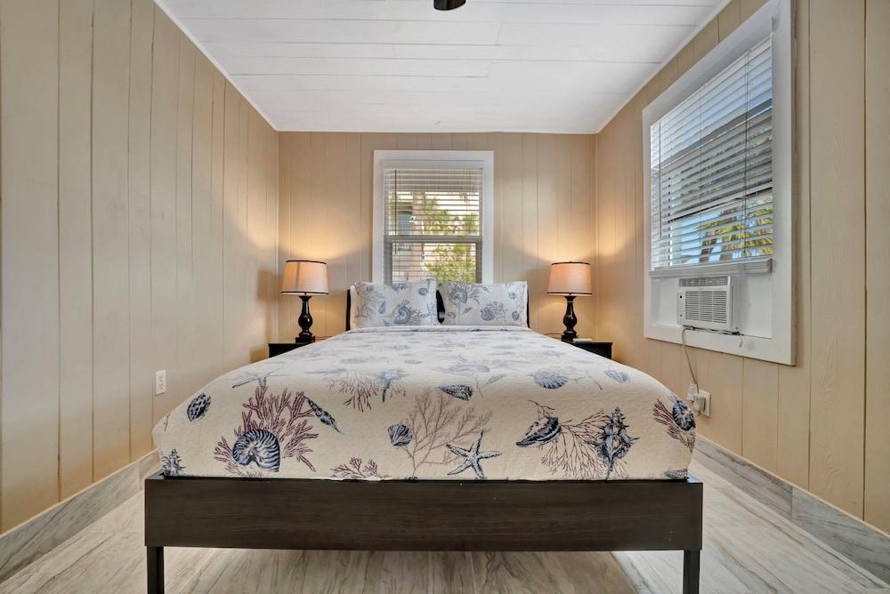 Stones Throw Beachfront Luxury Suites photo 2