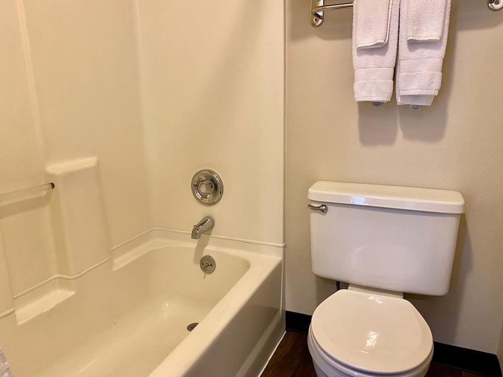 Cousins Country Inn photo 56