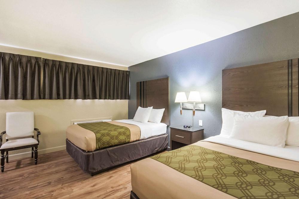 Econolodge Inn & Suites photo 16