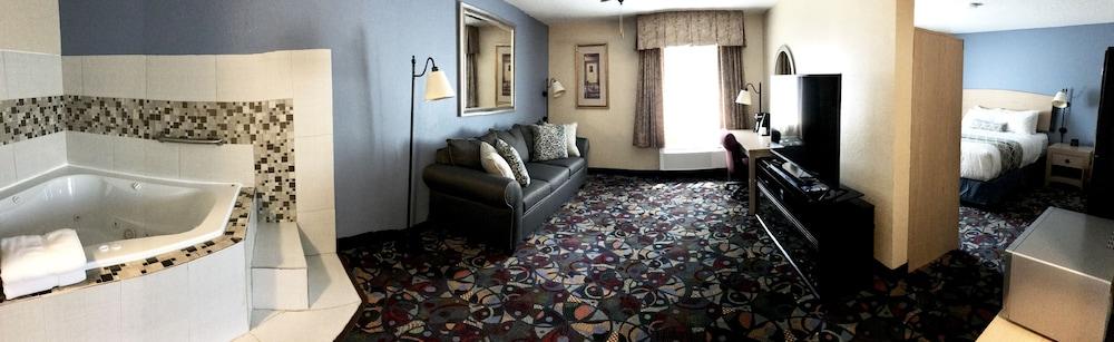 Baymont by Wyndham Stevens Point photo 23