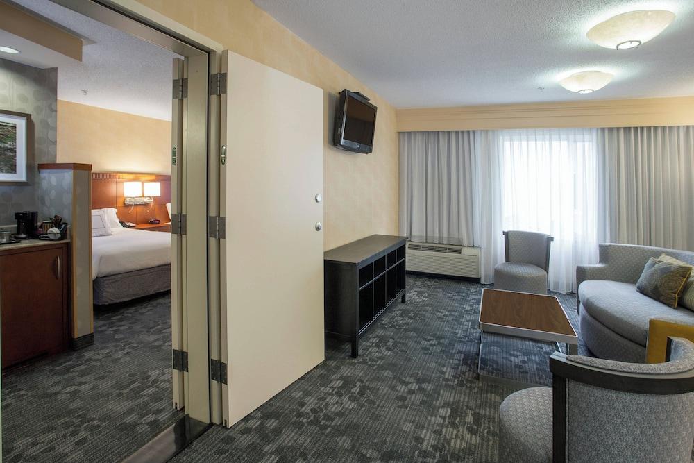 Courtyard by Marriott Raynham photo 8