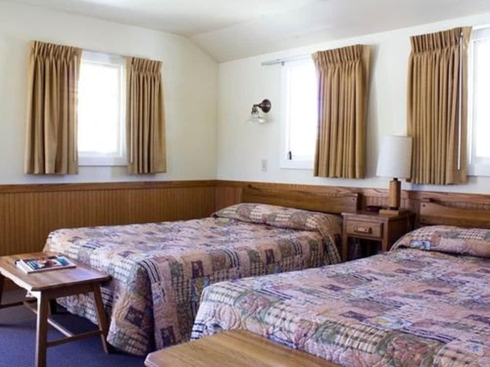 Lake Yellowstone Hotel & Cabins - Inside the Park photo 5