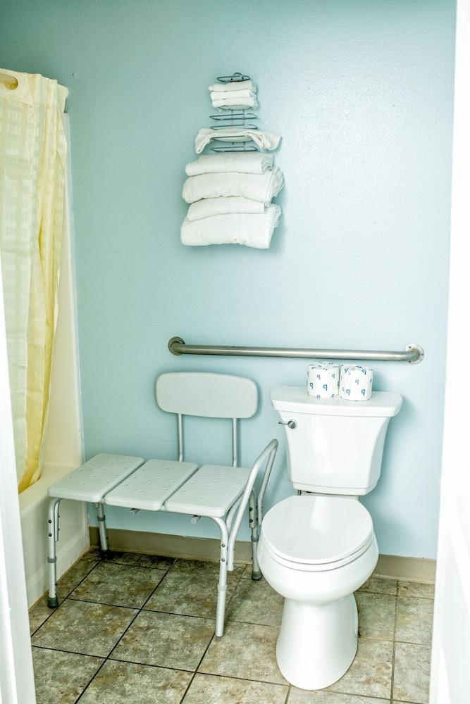 Captain Quarters Motel photo 6