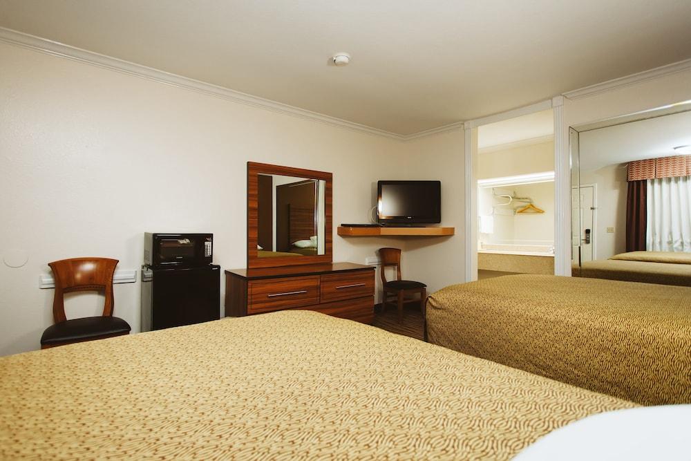 Palace Inn Wayside photo 5