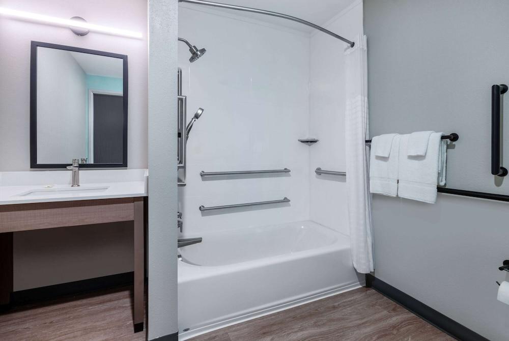 Echo Suites Extended Stay By Wyndham Johnson City Medical Cr photo 30
