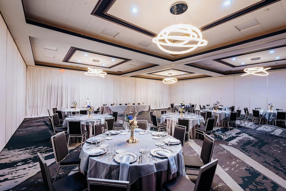 DoubleTree Suites by Hilton Htl & Conf Cntr Downers Grove photo 56