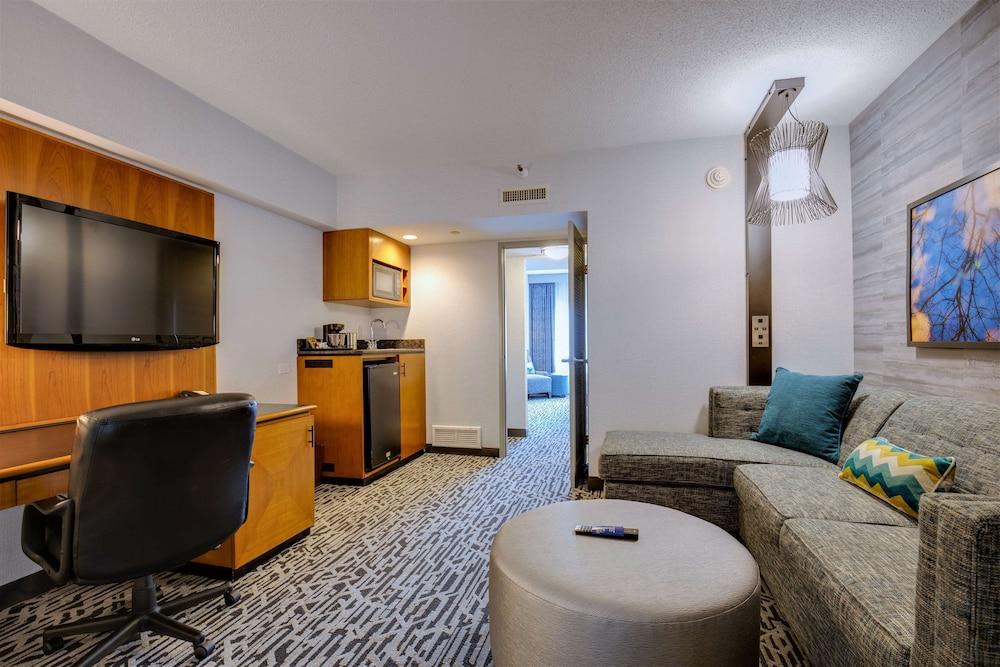 DoubleTree Suites by Hilton Htl & Conf Cntr Downers Grove photo 16