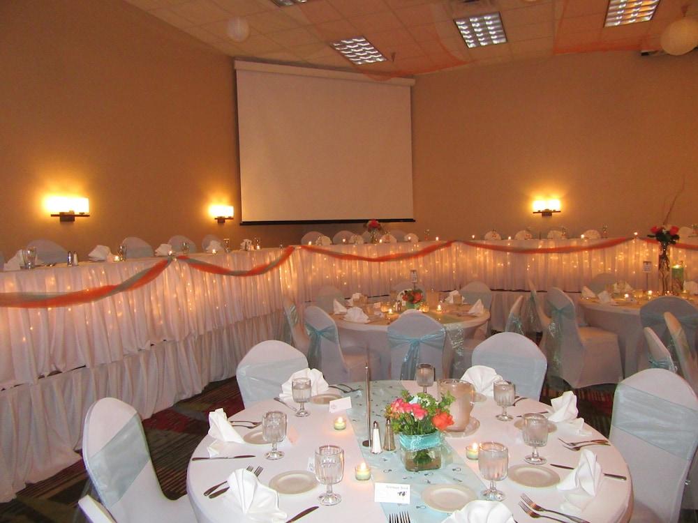 Express Suites Riverport Inn & Suites photo 16