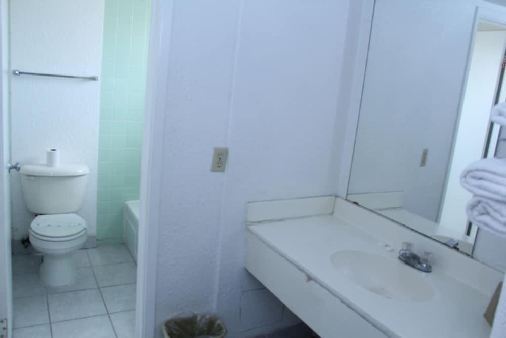 SuperLodge Motel photo 44