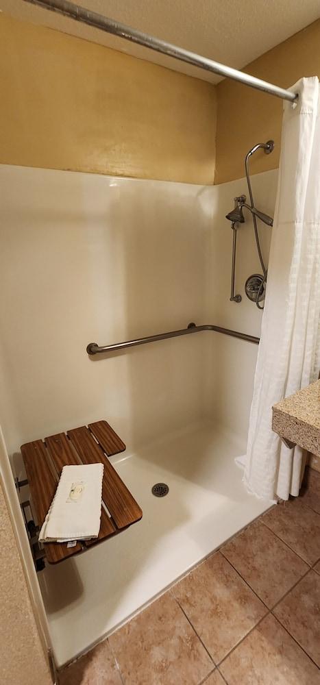 Quality Inn Dry Ridge photo 38