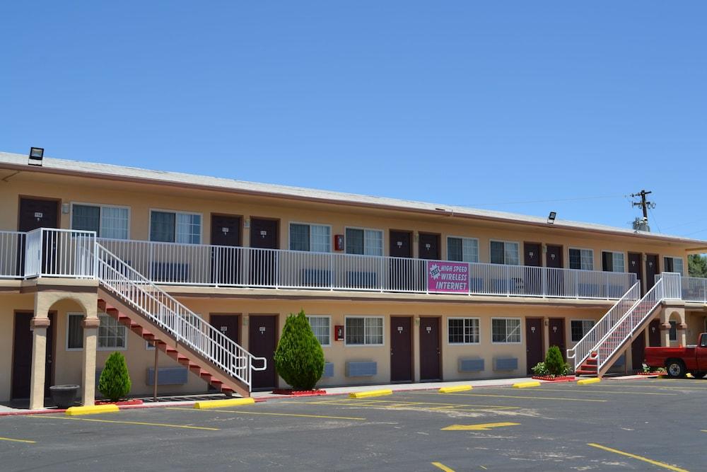 Budget Inn of Needles photo 3