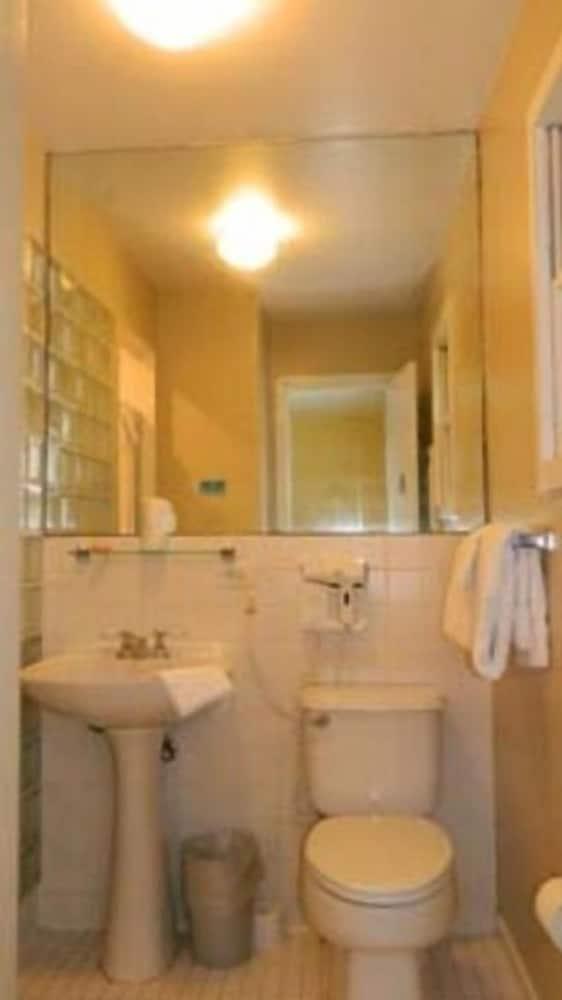 380 Inn photo 2